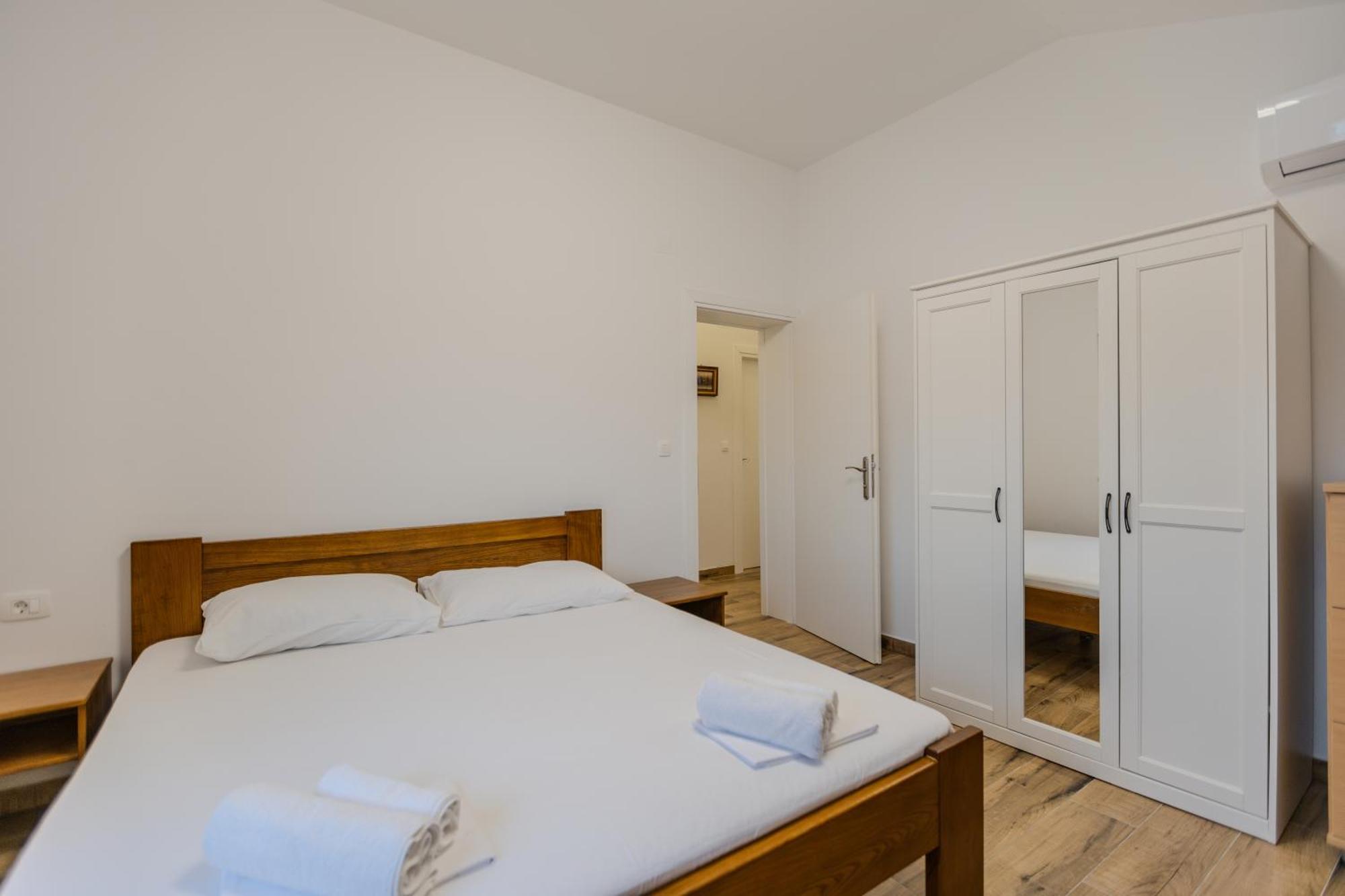 Apartments Lorena ปริฟลากา ภายนอก รูปภาพ