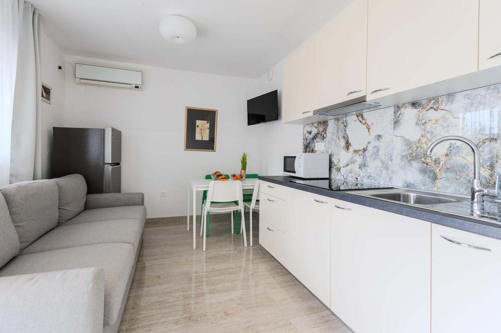 Apartments Lorena ปริฟลากา ภายนอก รูปภาพ