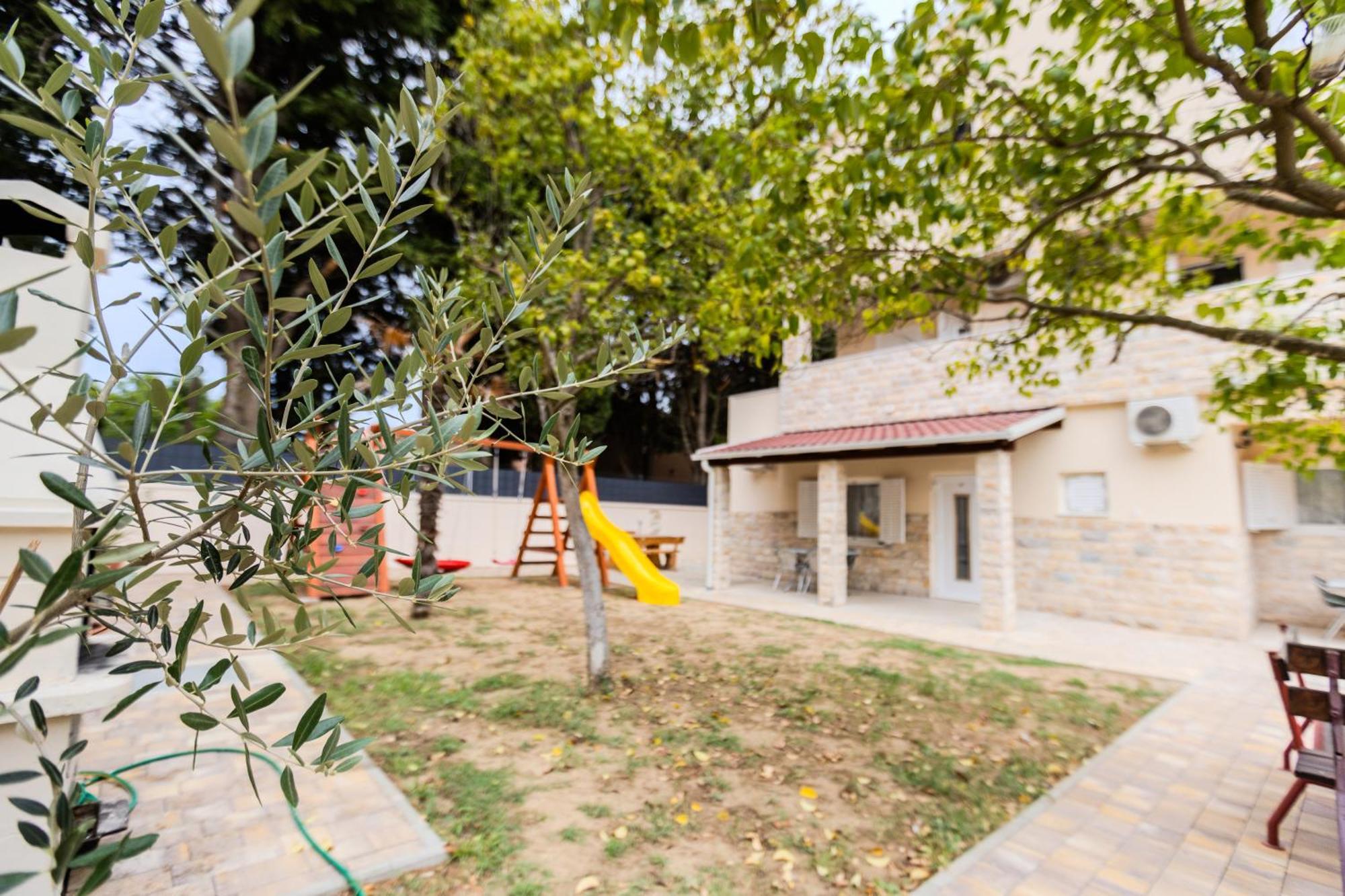 Apartments Lorena ปริฟลากา ภายนอก รูปภาพ
