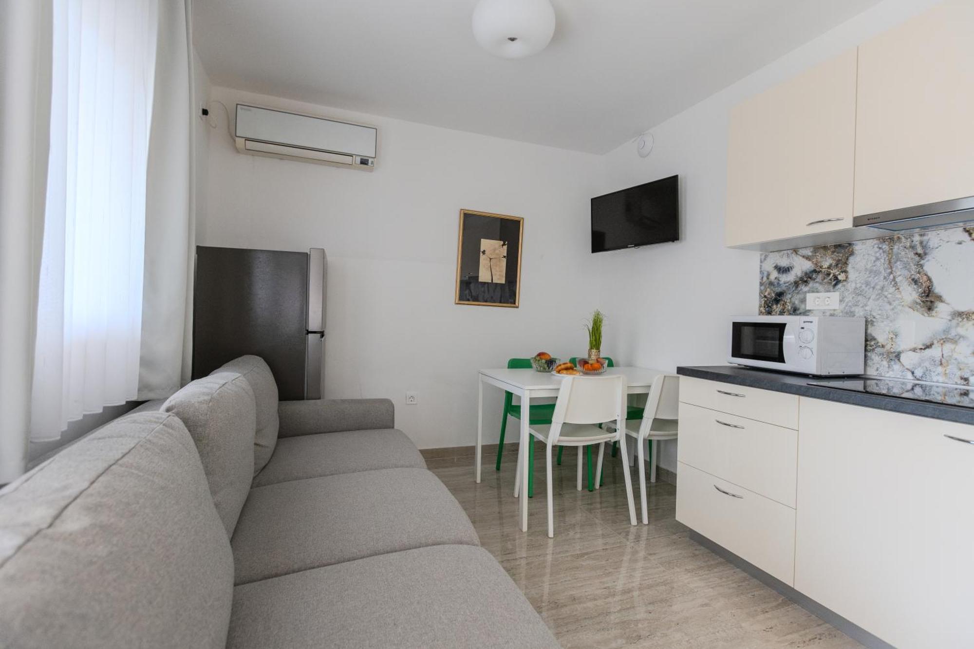 Apartments Lorena ปริฟลากา ภายนอก รูปภาพ