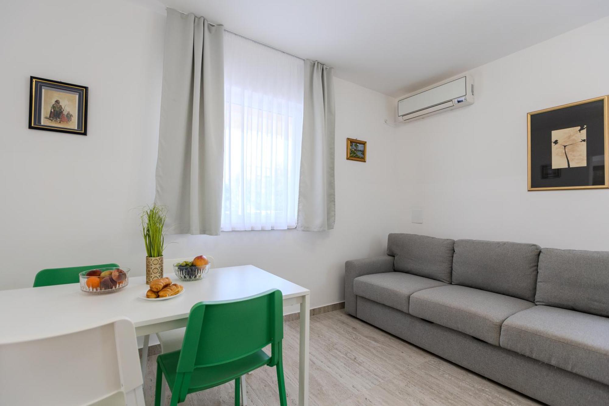 Apartments Lorena ปริฟลากา ภายนอก รูปภาพ