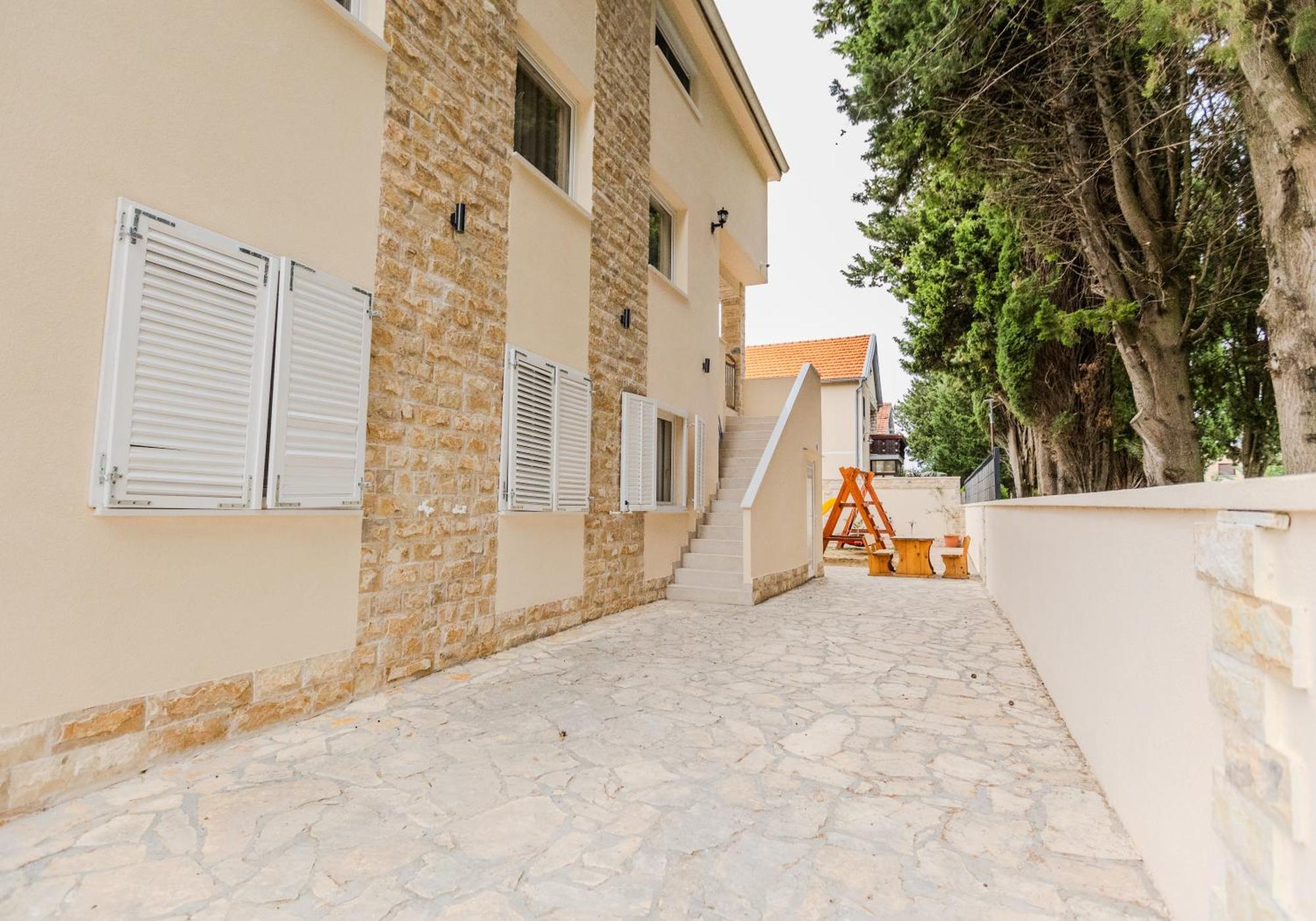 Apartments Lorena ปริฟลากา ภายนอก รูปภาพ