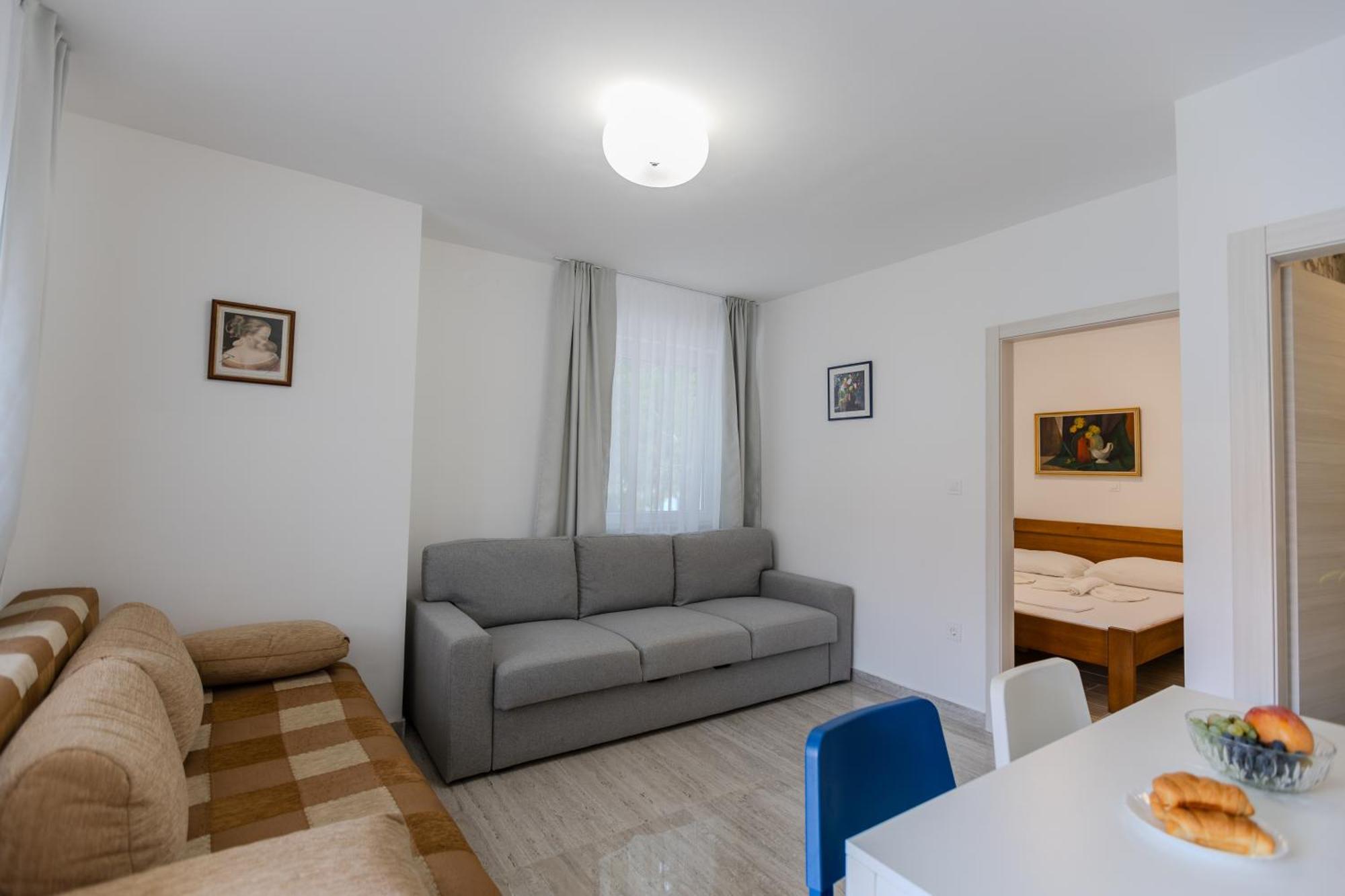 Apartments Lorena ปริฟลากา ภายนอก รูปภาพ