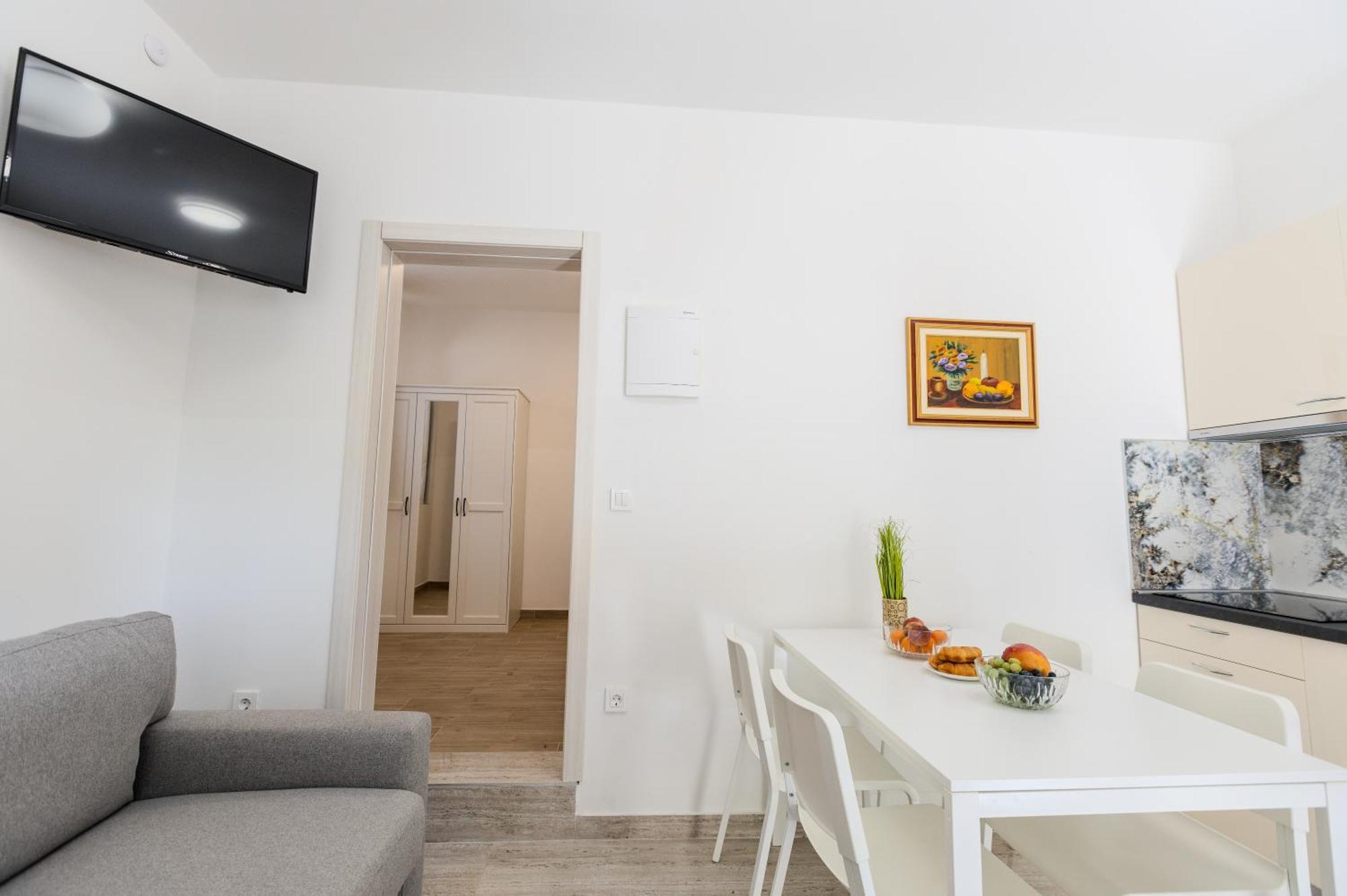 Apartments Lorena ปริฟลากา ภายนอก รูปภาพ