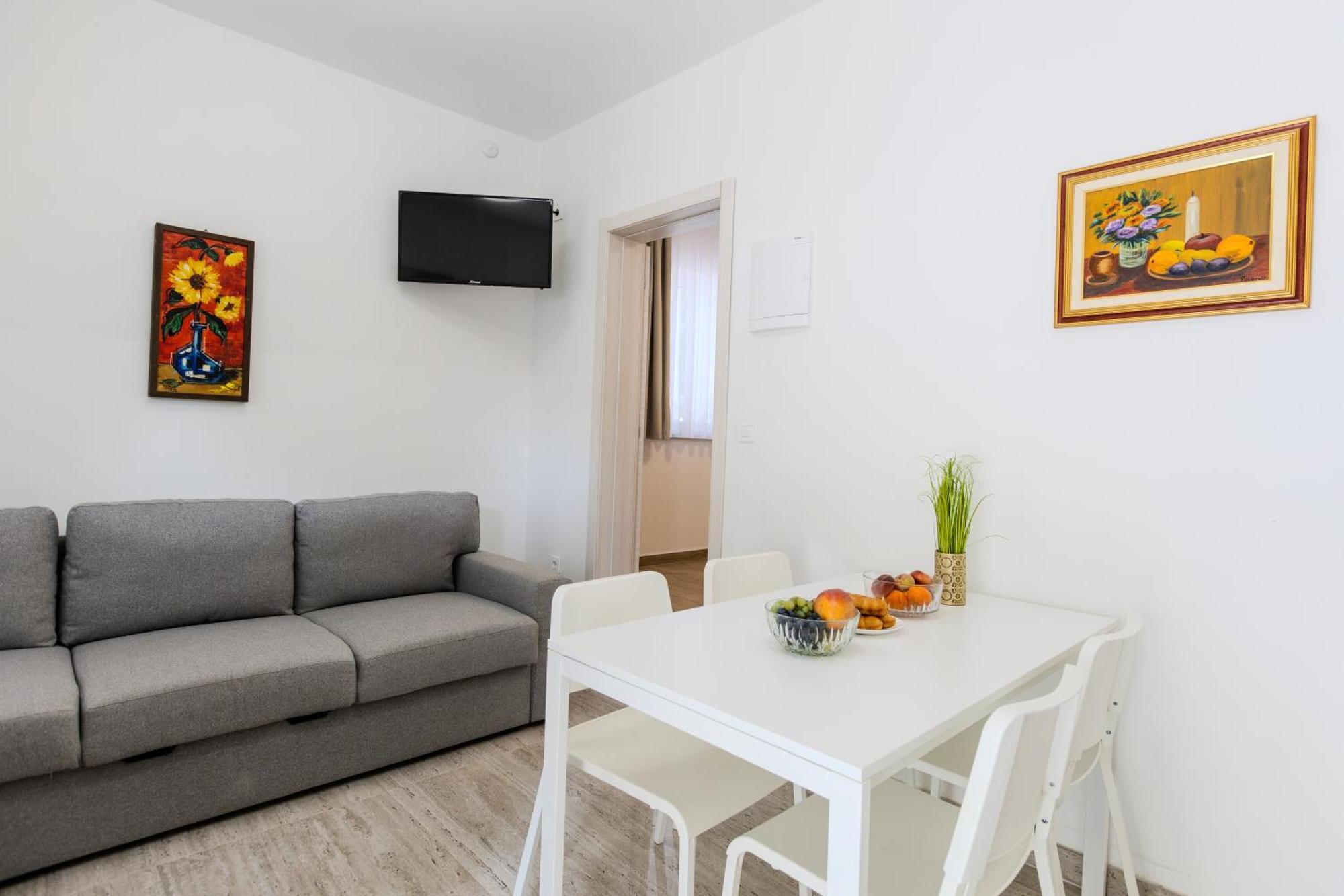 Apartments Lorena ปริฟลากา ภายนอก รูปภาพ