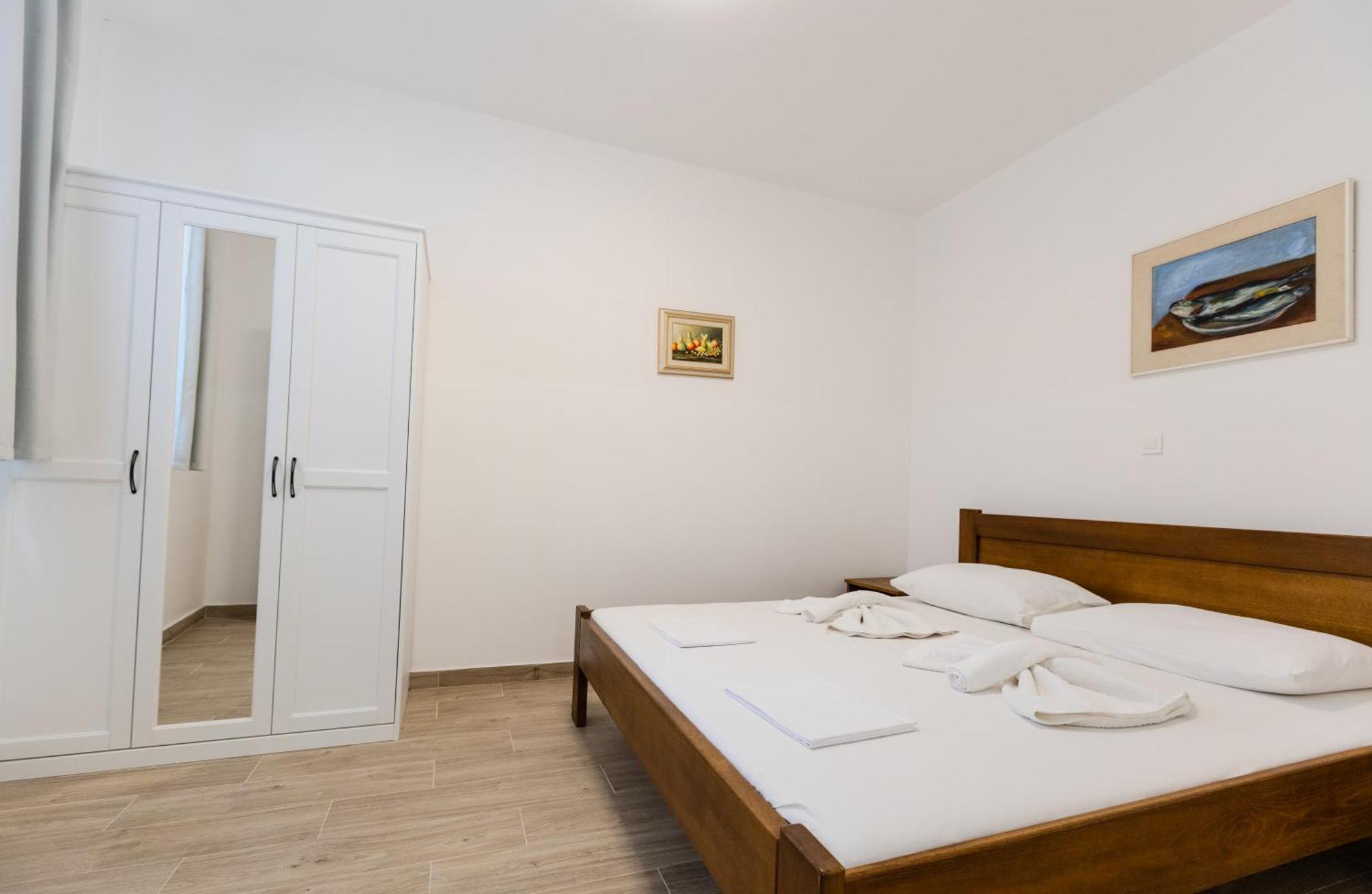 Apartments Lorena ปริฟลากา ภายนอก รูปภาพ
