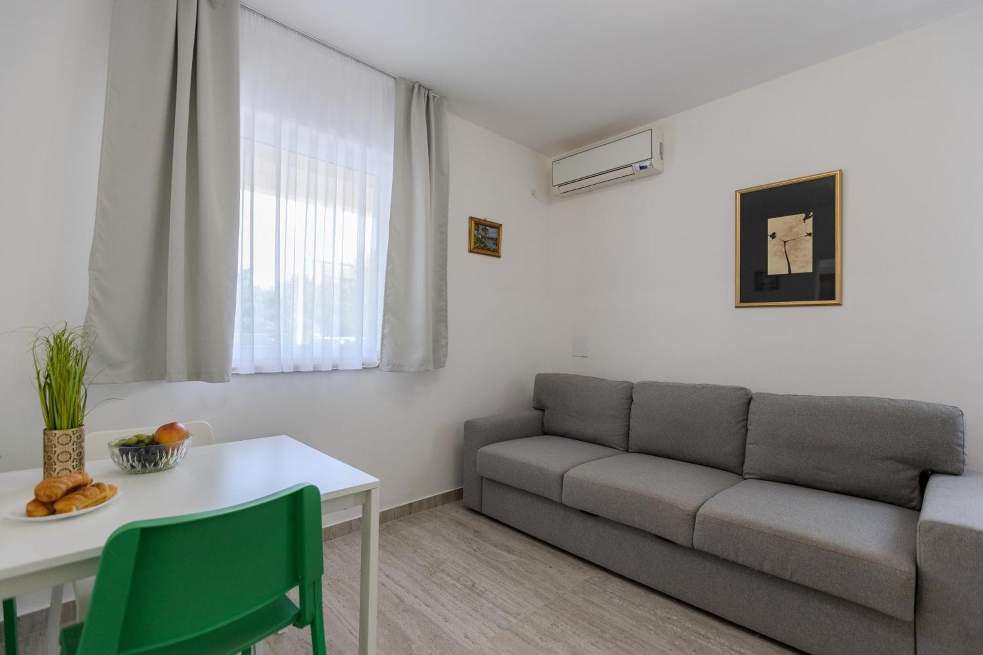 Apartments Lorena ปริฟลากา ภายนอก รูปภาพ